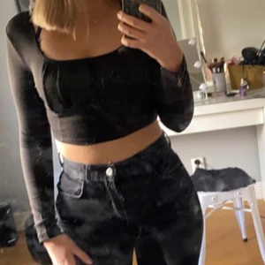 Tröjaa  - Säljer denna jätte fina tröja som tyvär aldrig kommer till användning, köpt för 70kr storlek S men sitter som Xs ❤️