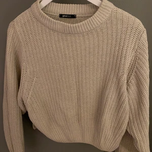 Beige stickad långärmad tröja - Beige stickad långärmad tröja från Ginatricot i st xs, fint skick💞 