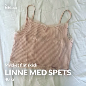 Gullig topp strl S - Ljusrosa/gammelrosa topp med spetsdetaljer i fint skick, storlek S, 40kr🥰