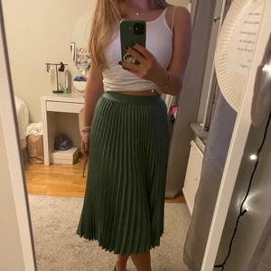 Hm kjol - Plisserad kjol från hm i storlek xs🧚🏼‍♀️knappt använd, bara någon enstaka gång. Nypris: 349kr 