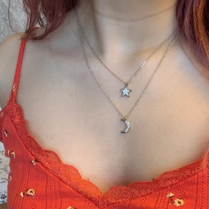 gulligt halsband✨ - köpt för något år sedan, fint använt skick, skriv för fler bilder☺️ pris inkl frakt!!