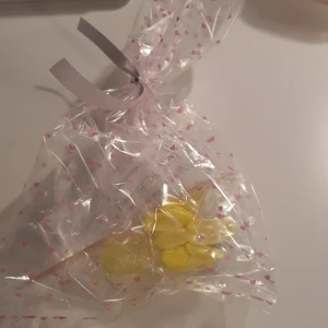 Press on nails  - Säljer press on nails, denna färg är en pastel gul färg       köparen står för frakten 