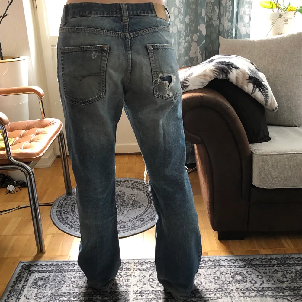 Coola lågmidjade jeans, låga och lite vidare😇. Jeans & Byxor.