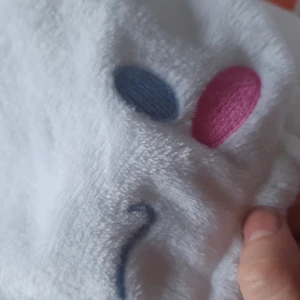 Intressekoll♡ - Intressekoll på cinnamonroll pjamas♡ skriv i kommentarerna vad du skulle buda för den♡ strl L och sydde in överdelen lite så att den skulle passa mig bättre (har en bröst omkrets på 97 cm)♡ fluffigt och mysigt tyg med stretchig i midjan♡