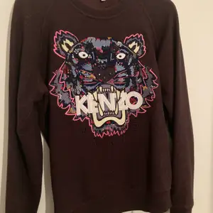 Äkta Kenzo tröja , storlek är M men passar även en S.