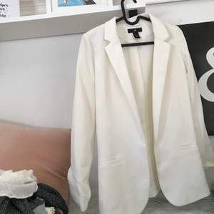 Fin vit kostym-jacka, pris kan pratas om man är intresserad 