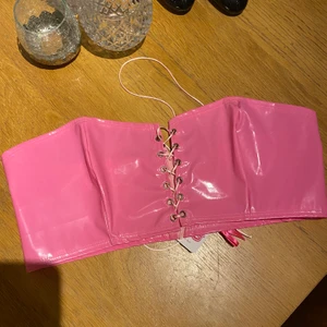 Oanvänd topp  - Jättefin topp från plastic money i storlek XL men små i storleken