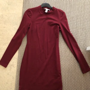 Klänning  - Klänning från nelly, storlek s