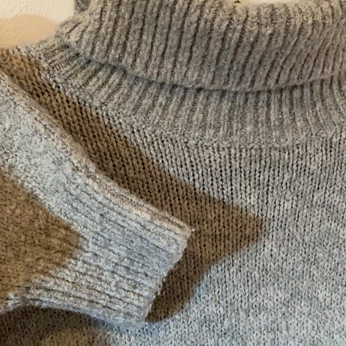 Grå stickad tröja - 90