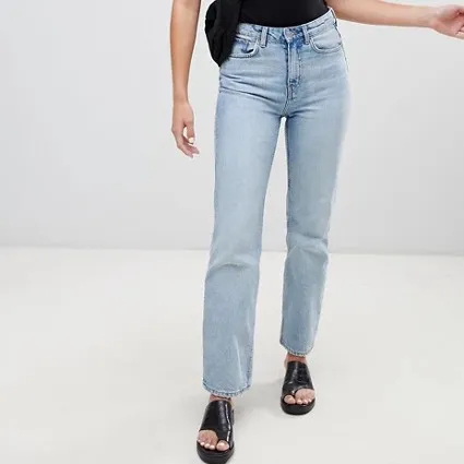 Säljer mina weekday jeans i modellen voyage då jag har köpt ett par likadana. Bara använd ett fåtal gånger och jag köpte dem för 500, skriv privat för mer info. Köparen står för frakten, jag är 170 cm😊💕. Jeans & Byxor.