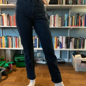 Mörka jeans - Najs mörka jeans i skönt material😍😍