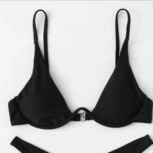 bikiniöverdel - en bikiniöverdel i fint skick, är justerbar i axelbanden, frakt 50kr💞