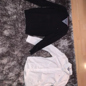 Tommy Hilfiger ungdomskläder - Tröja strl 152, 150kr.  Skjorta strl 164, 150kr