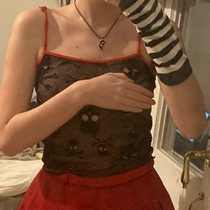 skelett linne - storlek S, helt ny och använd 1 gång för att ta bilden :) från dollskill köpt julen 2020, finns matchande trosor i samma storlek (inte testade) om de önskas för 50 extra kr