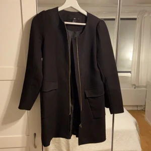 Kappa - Tjock kappa som passar perfekt till båda kallt och varmt!! Storlek 36 (S) och sparsamt använd