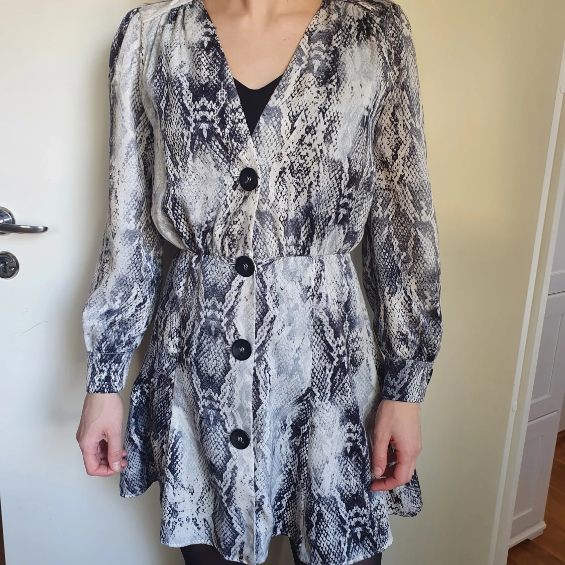 Zara orm mönstrad klänning