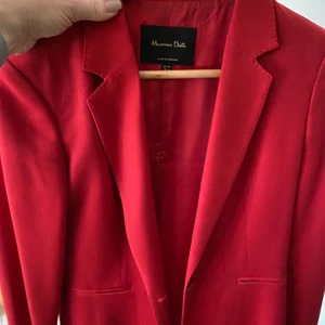 Röd härlig kavaj - Röd härlig kavaj i snyggt tyg! 