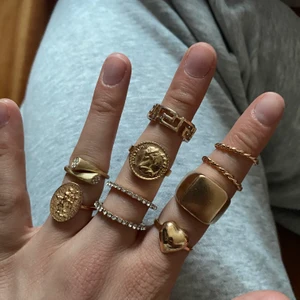 Ringar  - Ringar 40 kr styck + frakt 11 kr💞 från syster p, edblad, nakd, snö osv. Storlek S/M💘 paketpris går att fixa! 🥰