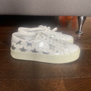 Saint Laurent sneakers - Storlek 38, säljer pga för stora för mig som har 37 tyvärr. 
