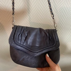 Wera väska  - En så fin Wera väska i marinblått. Perfect till sommaren!!💙🦋 