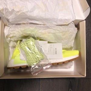 Human Race - Adidas NMD Hu Trail Pharell Now Is Her Time Solar Yellow •Storlek: 42 •Nypris: 2400kr •Pris 1600kr •Skick: 9/10