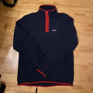 patagonia fleece - patagonia fleece i jätte bra skick. storlek M och köparen står för frakt 💚