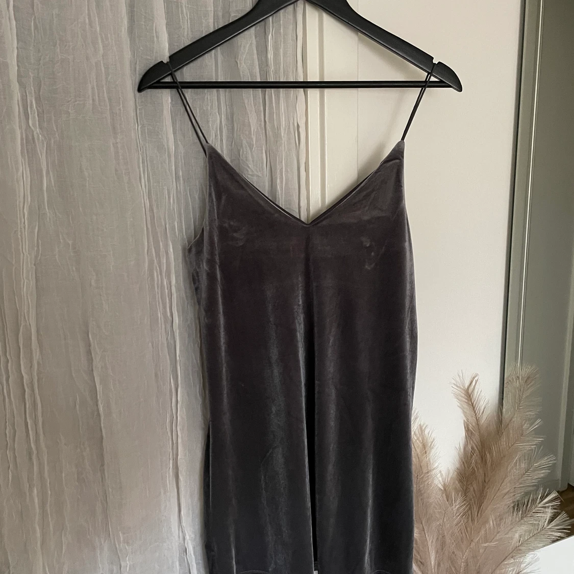 Grå silver glansig klänning 