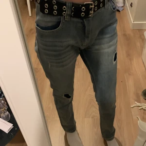 Märkesjeans Just Junkies mid waist ✨ - Knappt använda jeans i storlek 32, bra skick ☀️