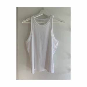 Ginatricot topp - Tank top från ginatricot, aldrig använd och prislappen sitter kvar. Storlek L. Nypris 129kr, säljer för 75kr. 