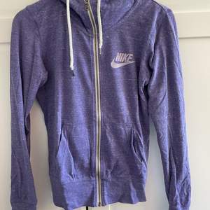 Nike hoodie lila