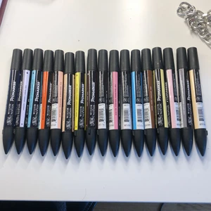 Promarker - I princip helt oanvända promarkes. Några pennor är använda typ en två gånger 