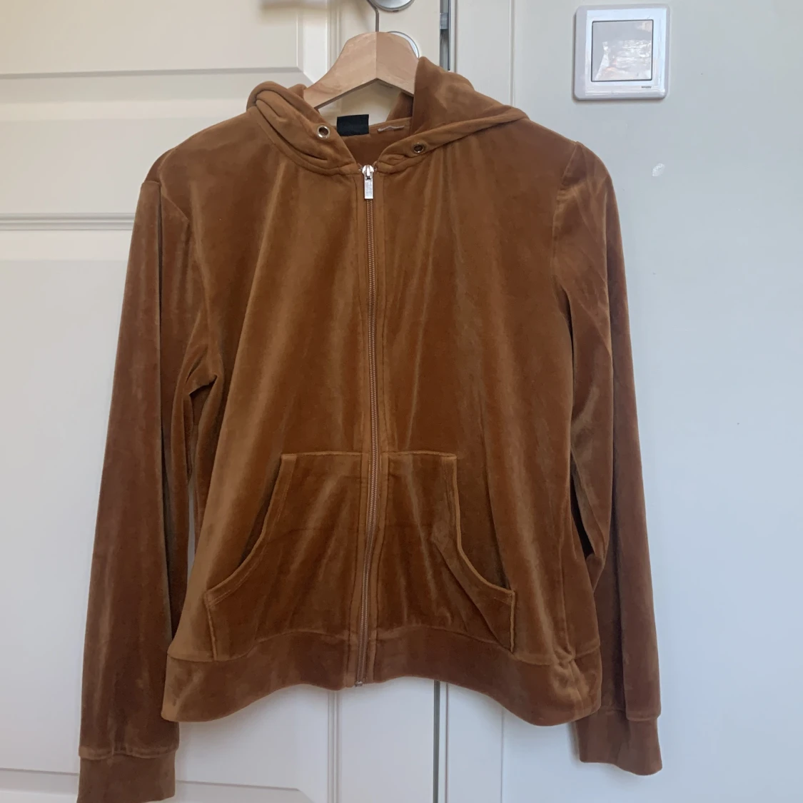 Ginatricot kofta storlek M