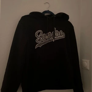 Sandro hoodie - Letar intresse på denna super snygga favorit hoodien ifrån sandro! Storlek S💓 skriv privat för frågor eller ifall du är intresserad 