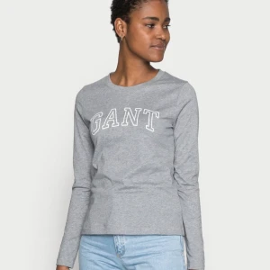 Gant tröjor - Har två helt nya långarmade gant tröjor. En i grå och en i vinröd som på bilden.  Kom med förslag på pris.