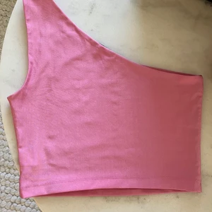 Linne från BikBok - Jätte somrigt linne från BikBok i en fin rosa färg💕💕 i storlek S