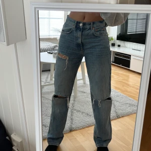 Jeans - Säljer dessa super snygga jeans då de inte kommer till användning🦋storlek 36