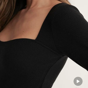 Fin tröja  - Jätte fin tröja från NA-KD. Säljer en likadan i vit. Säljer då den inte kommer till användning längre.✨