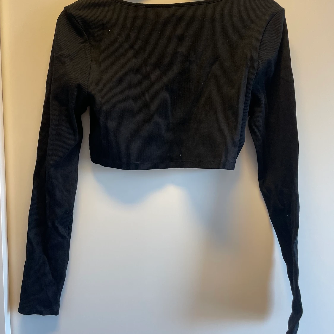 Ribbad croppad tröja från hm, stl M - 90