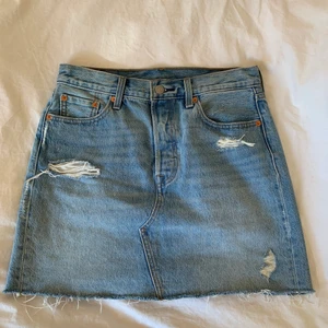 Levis kjol - Levis kjol i storlek W29, säljer för 150kr 🪬