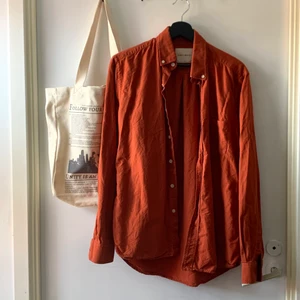 Orange skjorta - Orange skjorta🪴