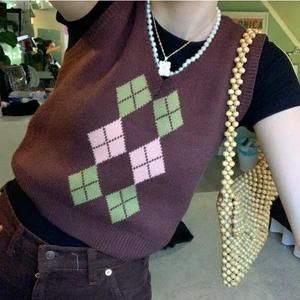 Stickad väst - Supersöt väst från shein. Jätteskönt material och är i storlek XS men passar mig som är S (173cm). 💓✨