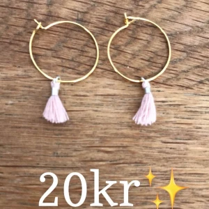 Örhängen✨✨ - Hej! Dom här örhängena kan du köpa utav mig ✨✨✨✨