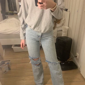Jeans 34-xs  - Skit snygga jeans ser helt nya ut använt ett par få gånger💗
