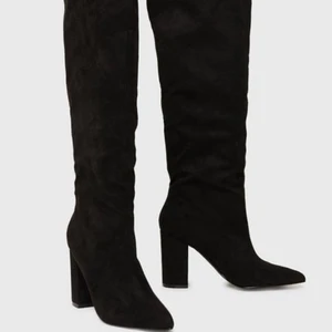 boots från Nelly - säljer mina helt nya boots från Nelly i storlek 37. endast testade en gång. slutsålda på nelly!! 