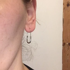 Maria black chance mini örhänge FRIFRAKT - Obs endast ett örhänge. Skickar som vanligt brev, ej spårbart. 