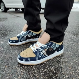 NIKE SB Dunk Low Travis Scott  - Utmärkt kvalitet, originalförpackning. Köpte till min födelsedag, passade inte. Redo för rabatt