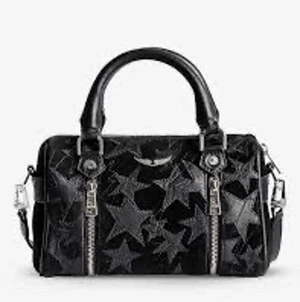 Zadig & Voltaire sunny xs star bag!!💕💕💕💕 - säljs inte längre!! Är inte säker på att jag vill sälja så säljer endast vid bra bud!!😘knappt använd och inga defekter alls. Superfin och passar till alla outfits!! Köpte för 4200😚