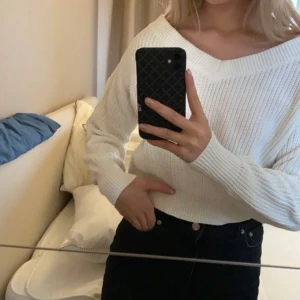Vit stickad tröja - Jätte fin tröja som inte kommer till användning ❤️