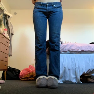 Lågmidjade replay jeans - Supernajs lågmidjade bootcut jeans från replay! De är långa så passar om du är ca 170-175. Fraktar eller möts upp i Stockholm.