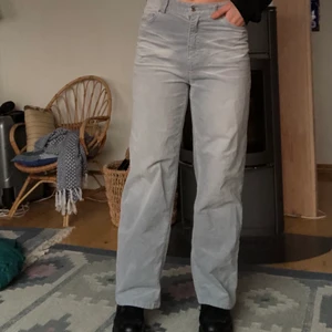 Weekday jeans - Balla weekday jeans som heter typ ”lashes oversized trousers”. Storlek 38, felfria och aldrig använda.  